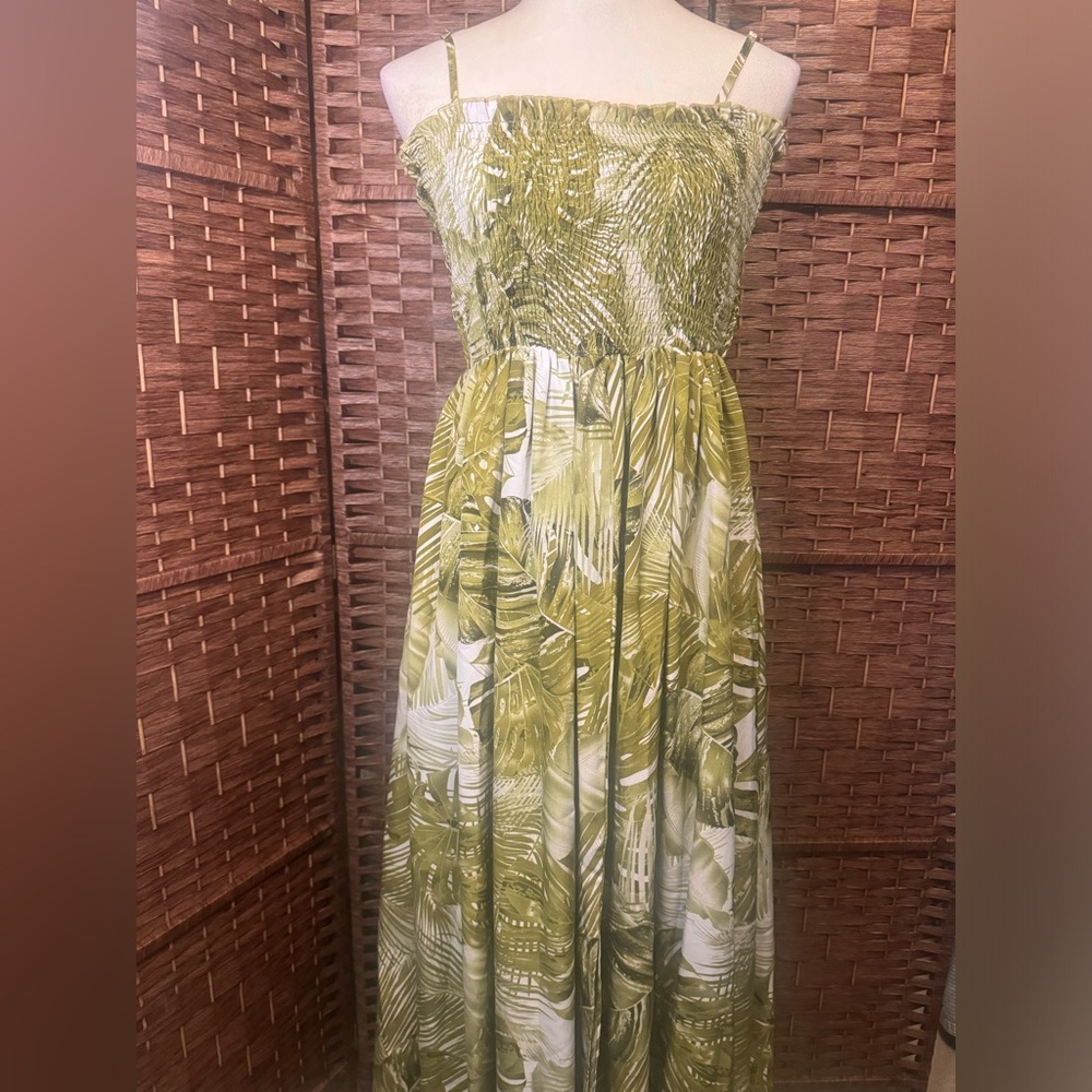 SHEIN Summer Vacation Long Dress Green And White Front Slit Woman’s medium.